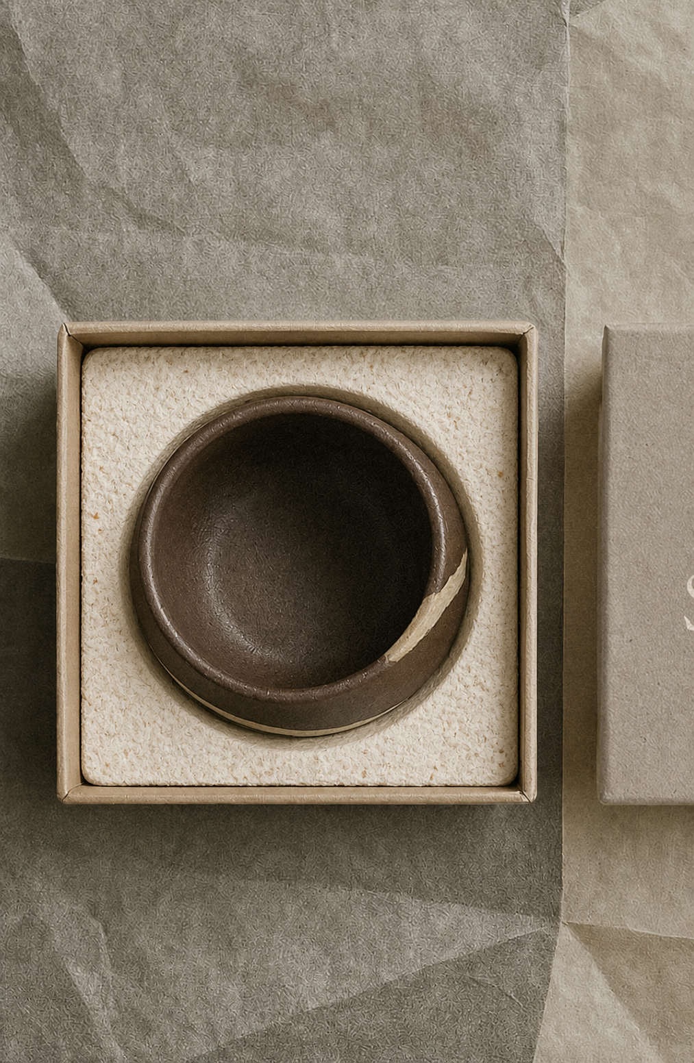 Mycelium protective insert for a ceramic bowl visualisation
