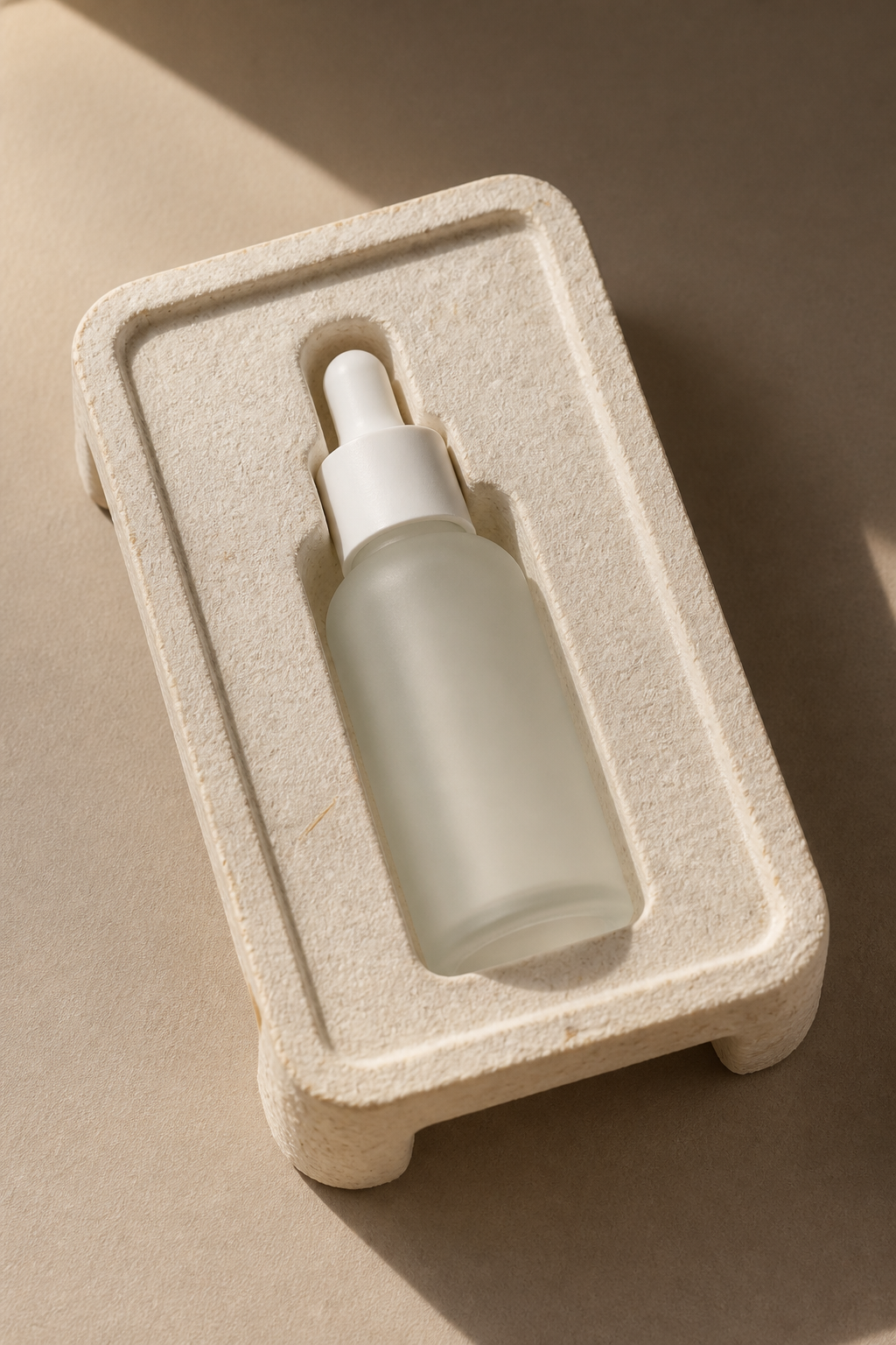 Molded mycelium serum-bottle tray visualisation